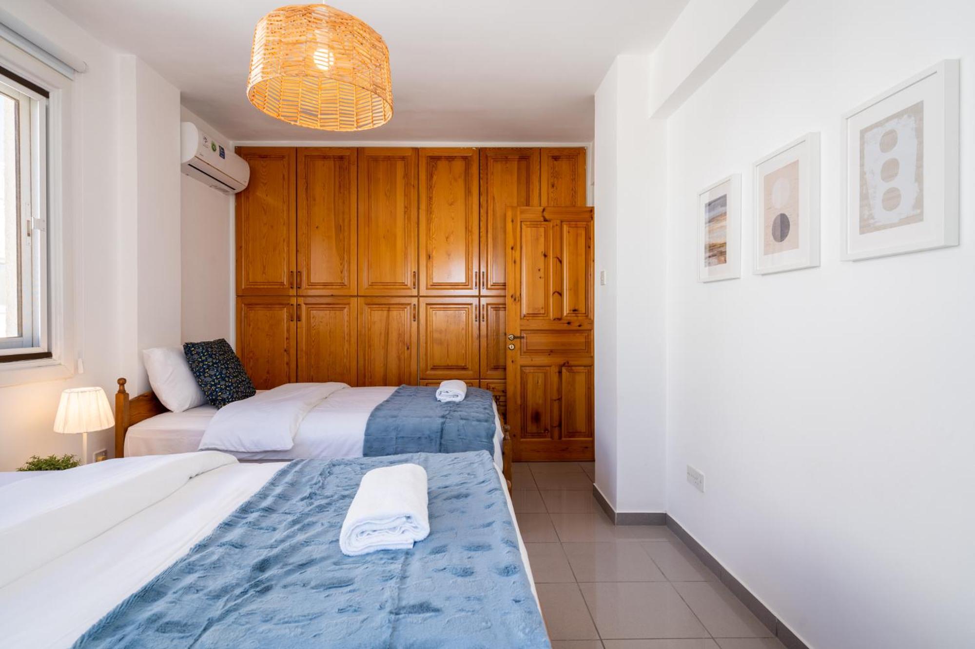 Jayde 2-Bedroom Apartment In Larnaca Esterno foto