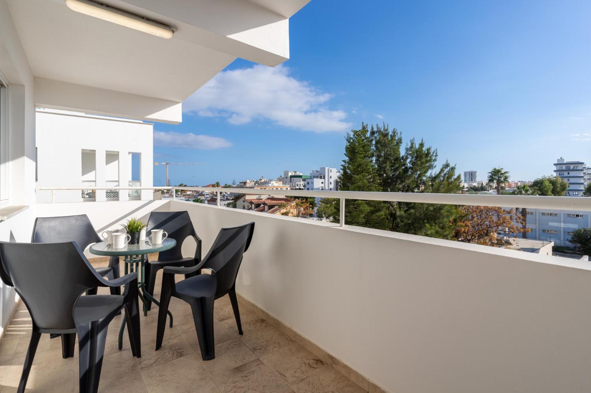 Jayde 2-Bedroom Apartment In Larnaca Esterno foto