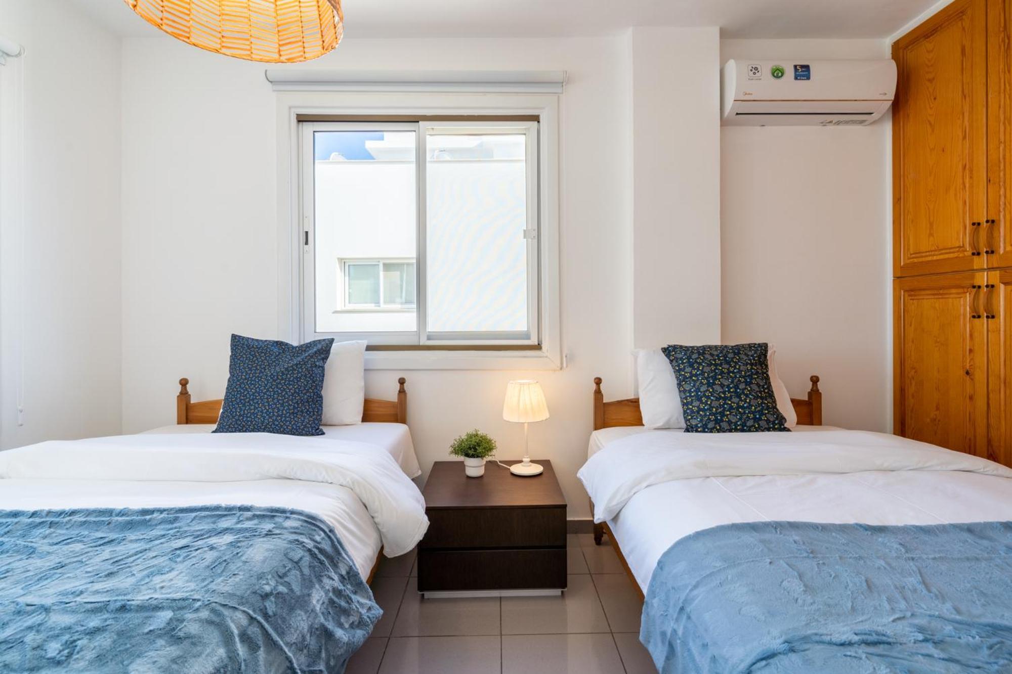 Jayde 2-Bedroom Apartment In Larnaca Esterno foto
